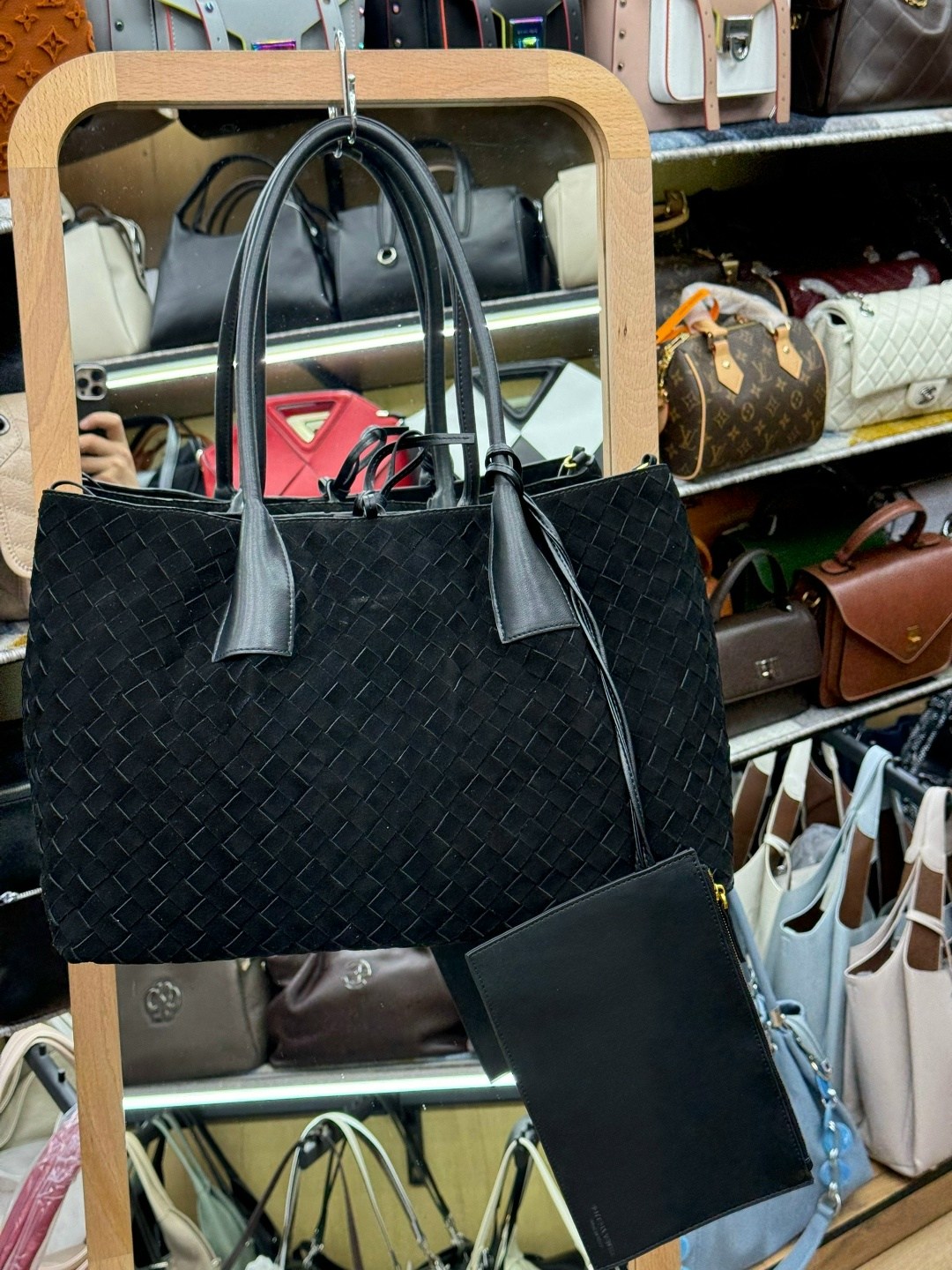 женская сумка bottega veneta,bottega veneta сумка,bottega veneta сумка cabat,оливковая кожаная сумка bottega veneta andiamo large,боттега венета сумка