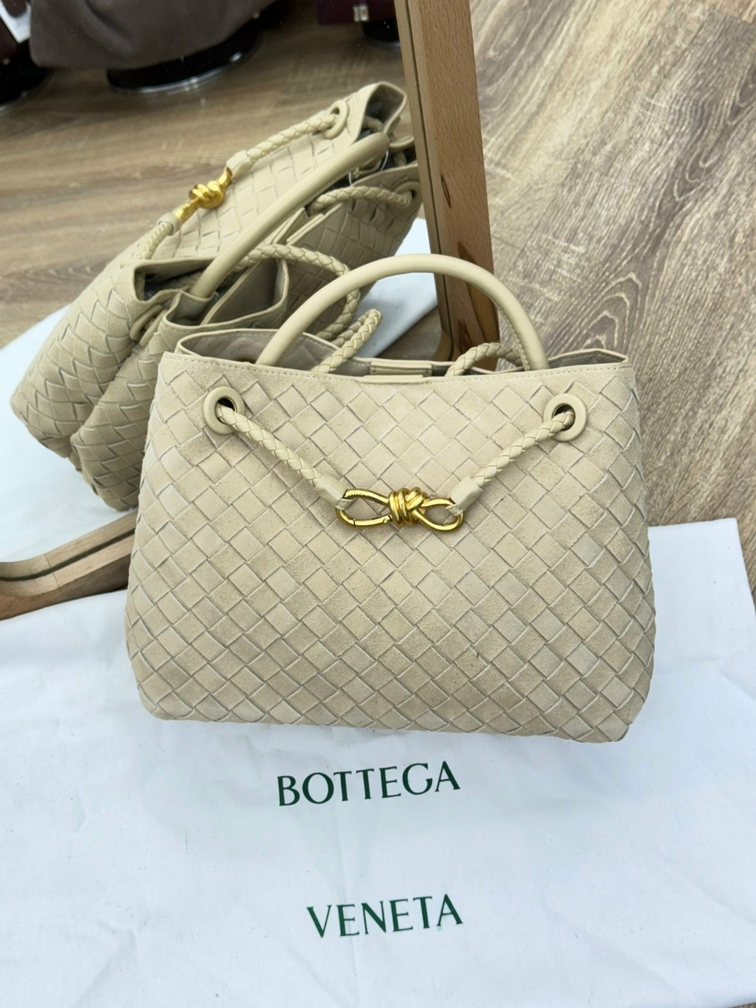 женская сумка bottega veneta,bottega veneta сумка,сумка bottega,оливковая кожаная сумка bottega veneta andiamo large,сумка на плечо bottega veneta