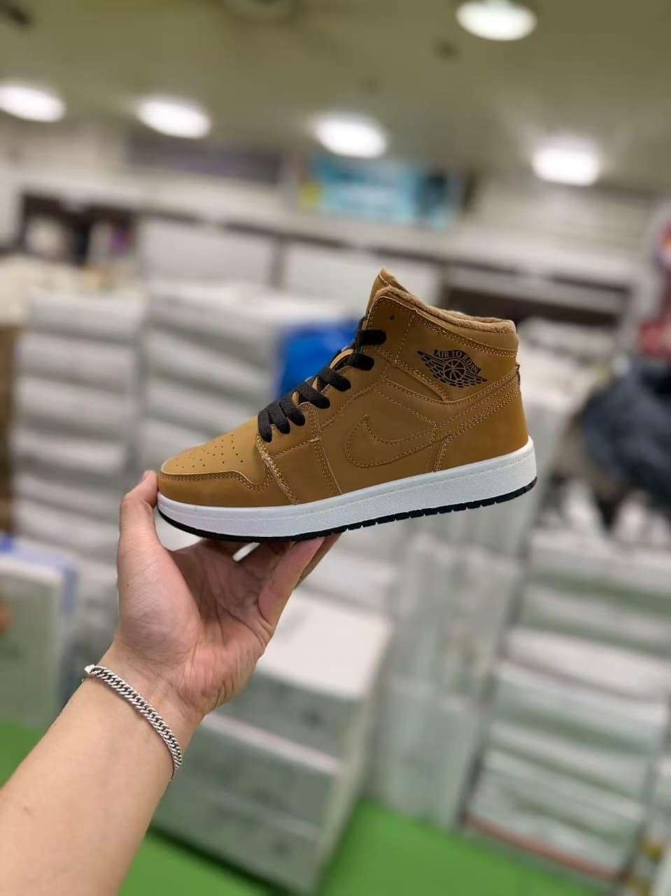 nike air jordan 1 mid,air jordan 1 mid,nike air jordan 1 mid milan,nike air jordan 1 mid se,кроссовки женские nike air jordan 1