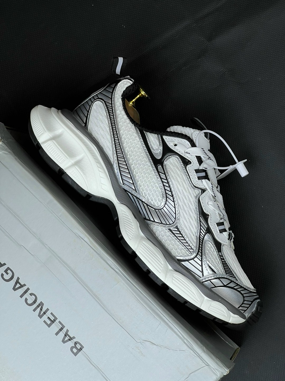 кроссовки женскиe,кроссовки женские balenciaga,кроссовки balenciaga,массивные кроссовки,повседневные кроссовки