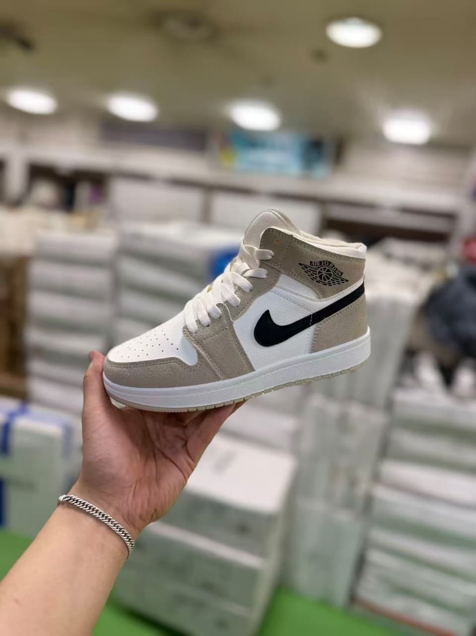 nike air jordan 1 mid,air jordan 1 mid,nike air jordan 1 mid milan,nike air jordan 1 mid se,кроссовки женские nike air jordan 1