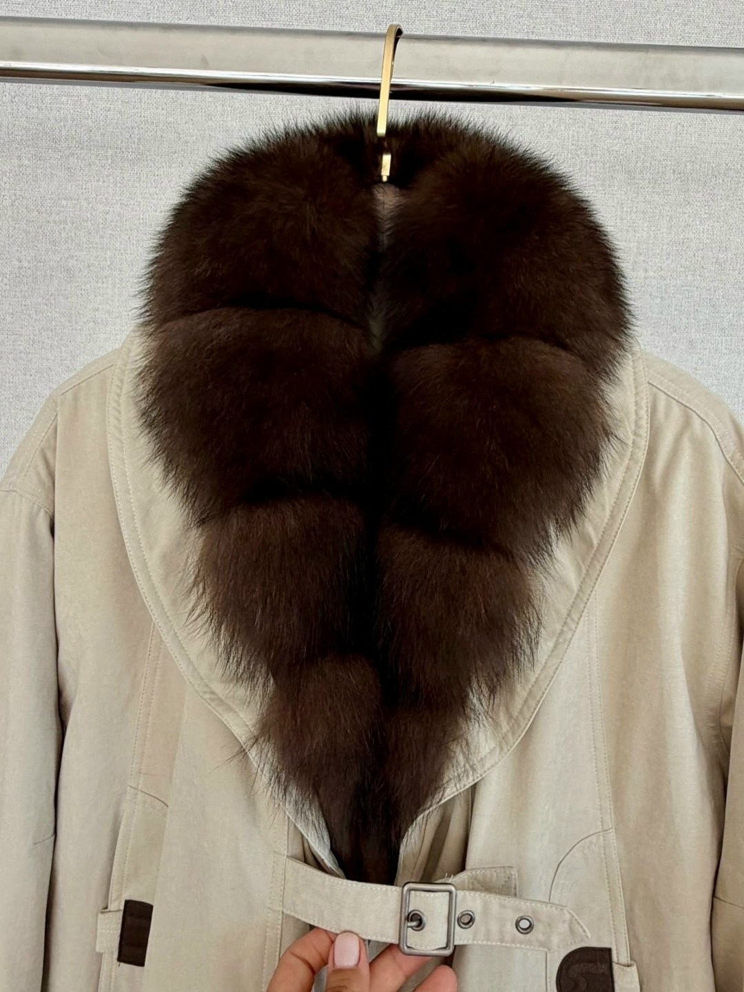 куртка натуральный мех,стильная куртка,куртка max mara с натуральным мехом,куртка с натуральным мехом песец,женская куртка