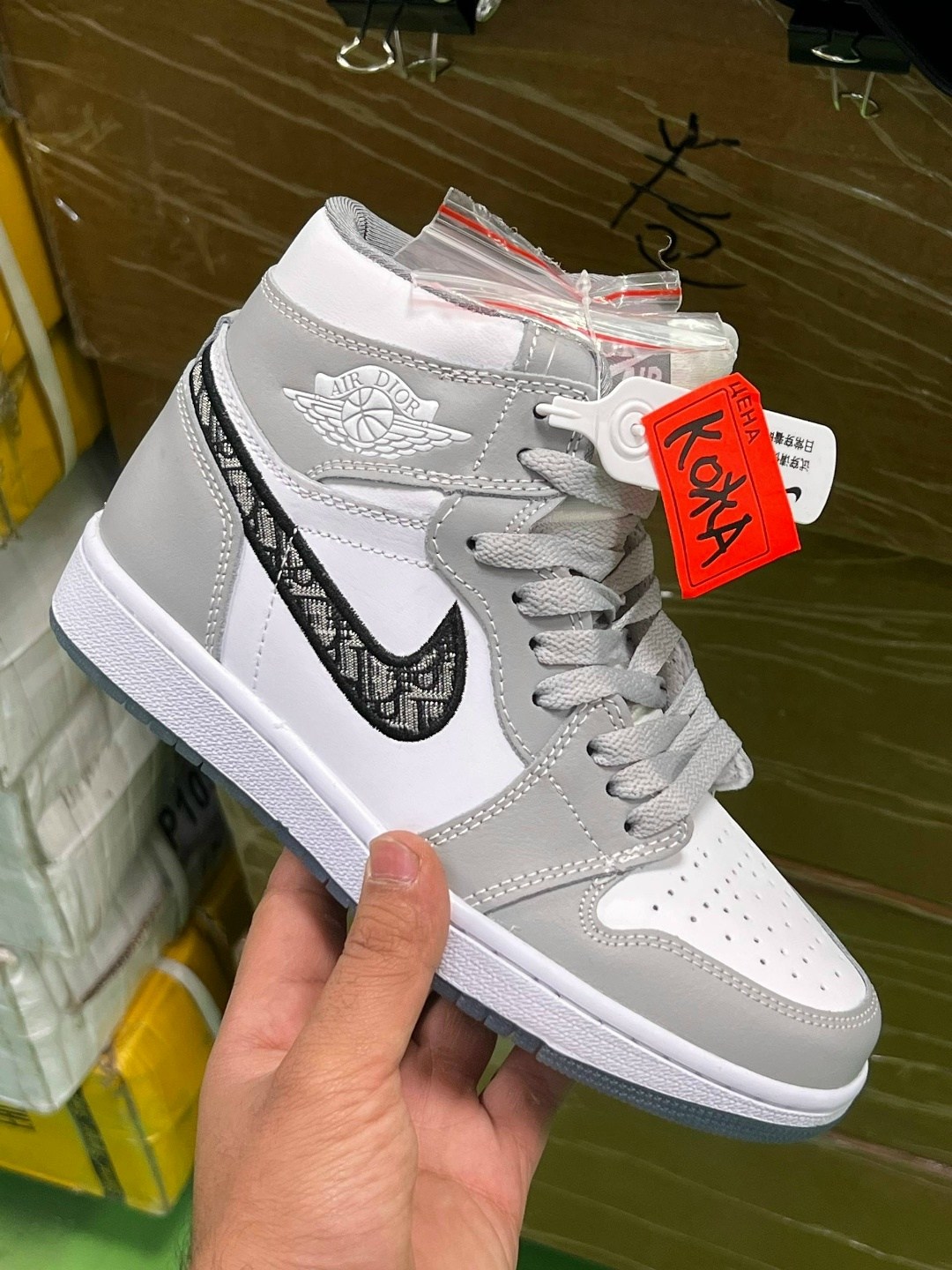 nike air jordan 1 retro high og,nike air jordan 1 mid,air jordan 1 retro high og,air jordan 1 mid se black gold,nike air jordan 1
