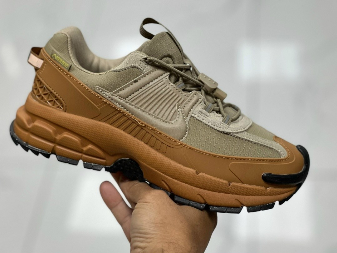 кроссовки nike air zoom vomero 5,черные кроссовки zoom vomero roam nike black racer blue,кроссовки nike zoom vomero 5 roam,кроссовки nike zoom vomero 5 roam черный мужской,кроссовки