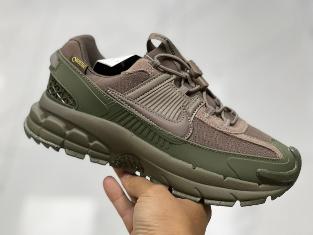 кроссовки nike air zoom vomero 5,черные кроссовки zoom vomero roam nike black racer blue,кроссовки nike zoom vomero 5 roam,кроссовки nike zoom vomero 5 roam черный мужской,кроссовки