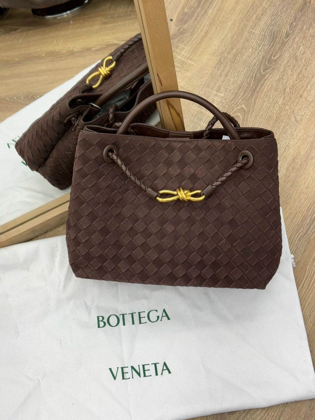 женская сумка bottega veneta,bottega veneta сумка,сумка bottega,оливковая кожаная сумка bottega veneta andiamo large,сумка на плечо bottega veneta