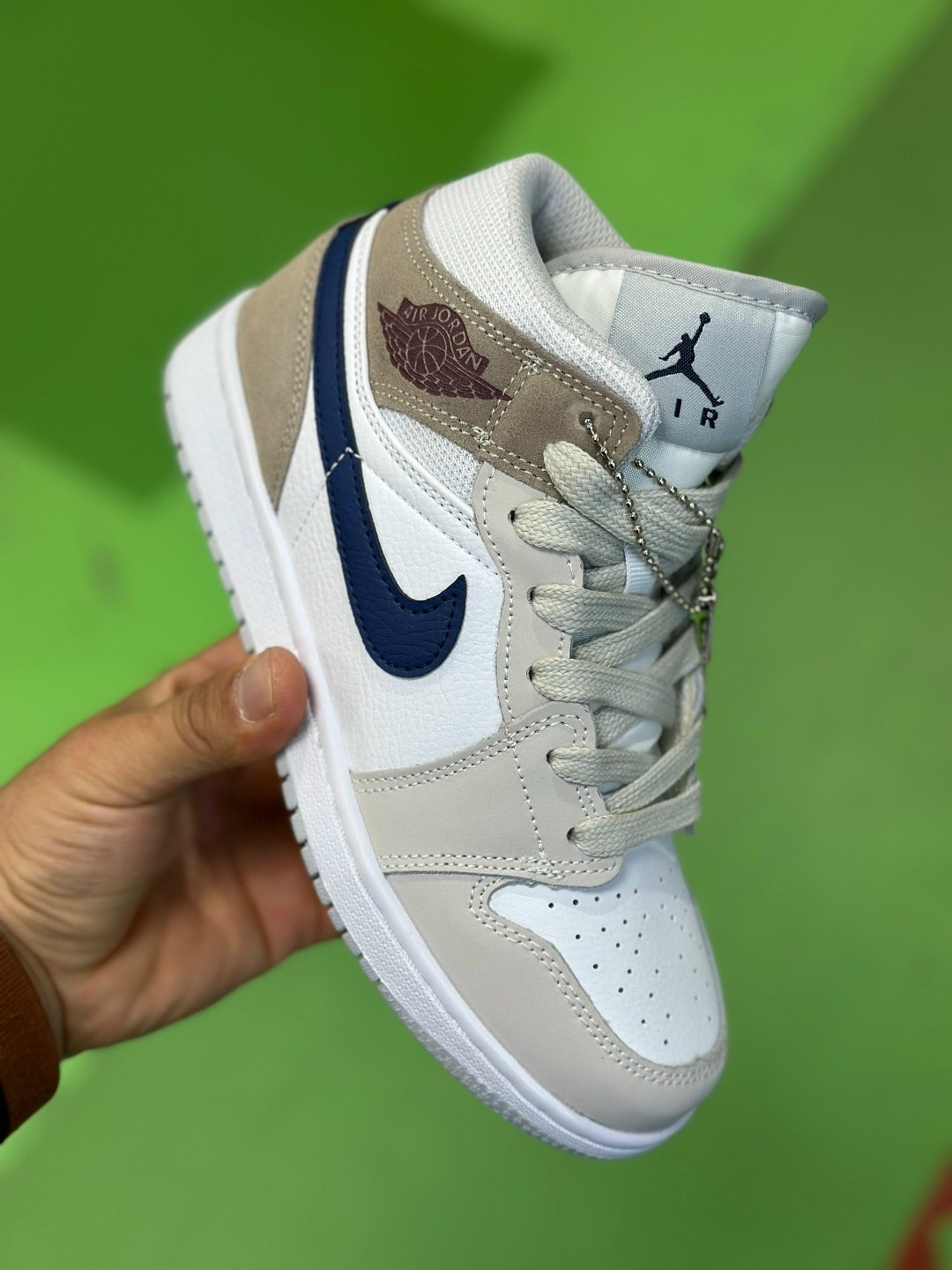 nike air jordan 1 mid se,женские кроссовки nike air jordan 1 mid,кроссовки найк джордан фиолетовые,кроссовки найк air jordan,nike air jordan 1 mid