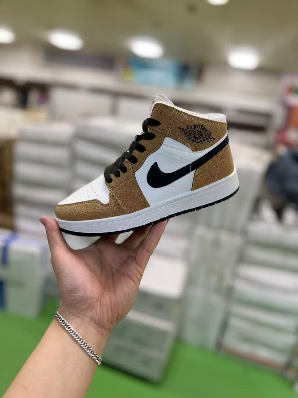 nike air jordan 1 mid,air jordan 1 mid,nike air jordan 1 mid milan,nike air jordan 1 mid se,кроссовки женские nike air jordan 1