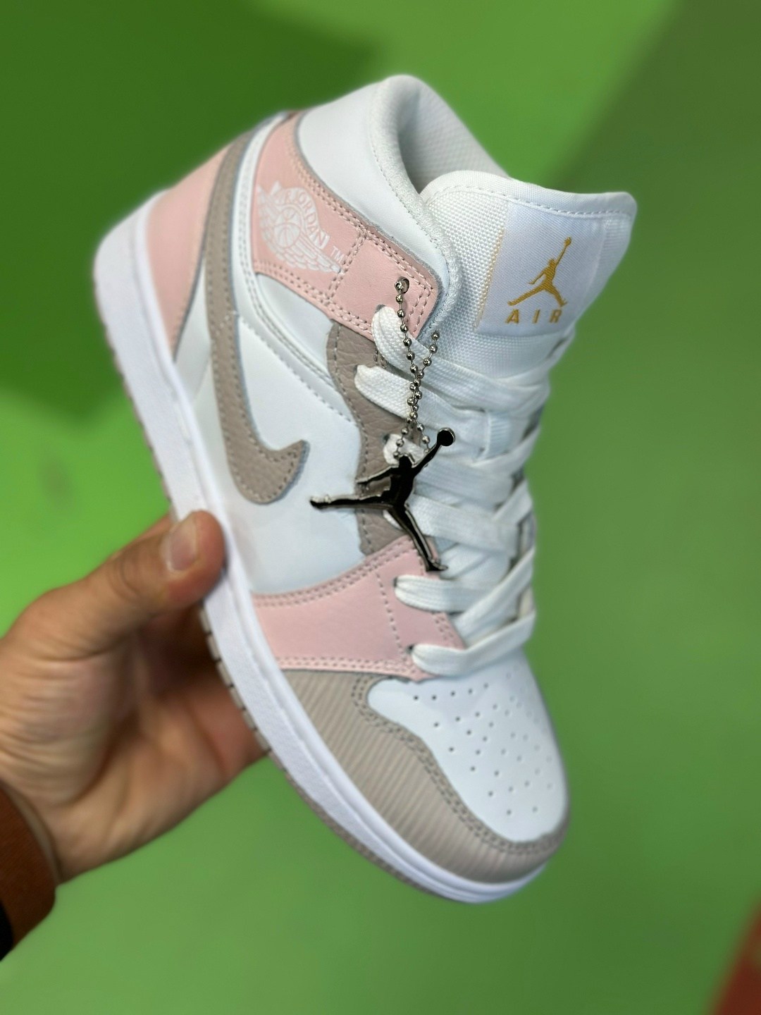 nike air jordan 1 mid se,женские кроссовки nike air jordan 1 mid,кроссовки найк джордан фиолетовые,кроссовки найк air jordan,nike air jordan 1 mid