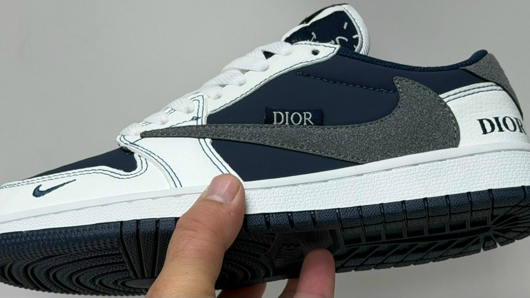 кроссовки travis scott x air jordan 1 low x dior nike,nike air jordan 1 low dior,nike air jordan 1 dior,air jordan 1 low dior,dior jordan