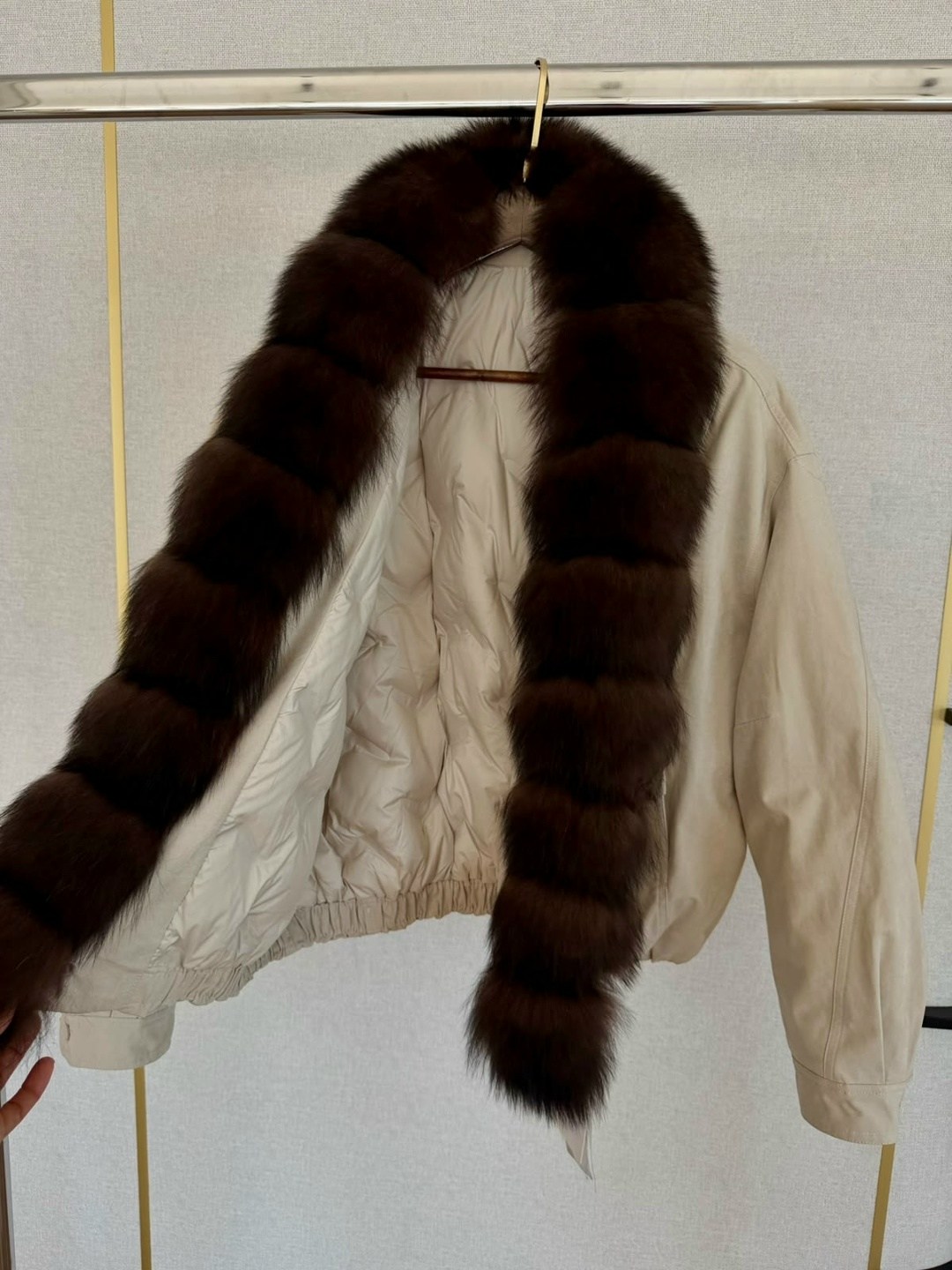 куртка натуральный мех,стильная куртка,куртка max mara с натуральным мехом,куртка с натуральным мехом песец,женская куртка