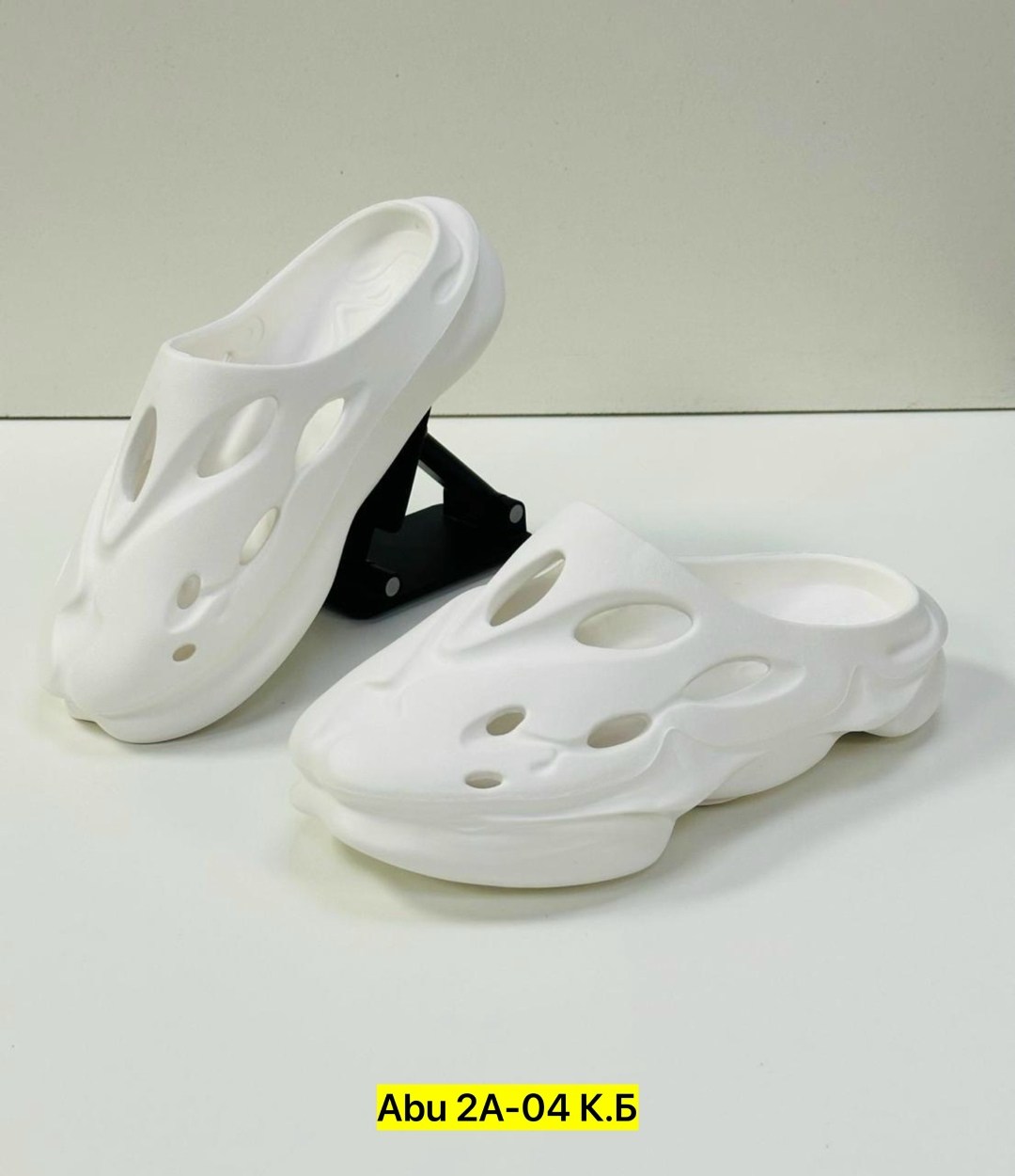 ,adidas yeezy foam runner mxt moon,шлепанцы женские,пляжная ,шлепки с дырками