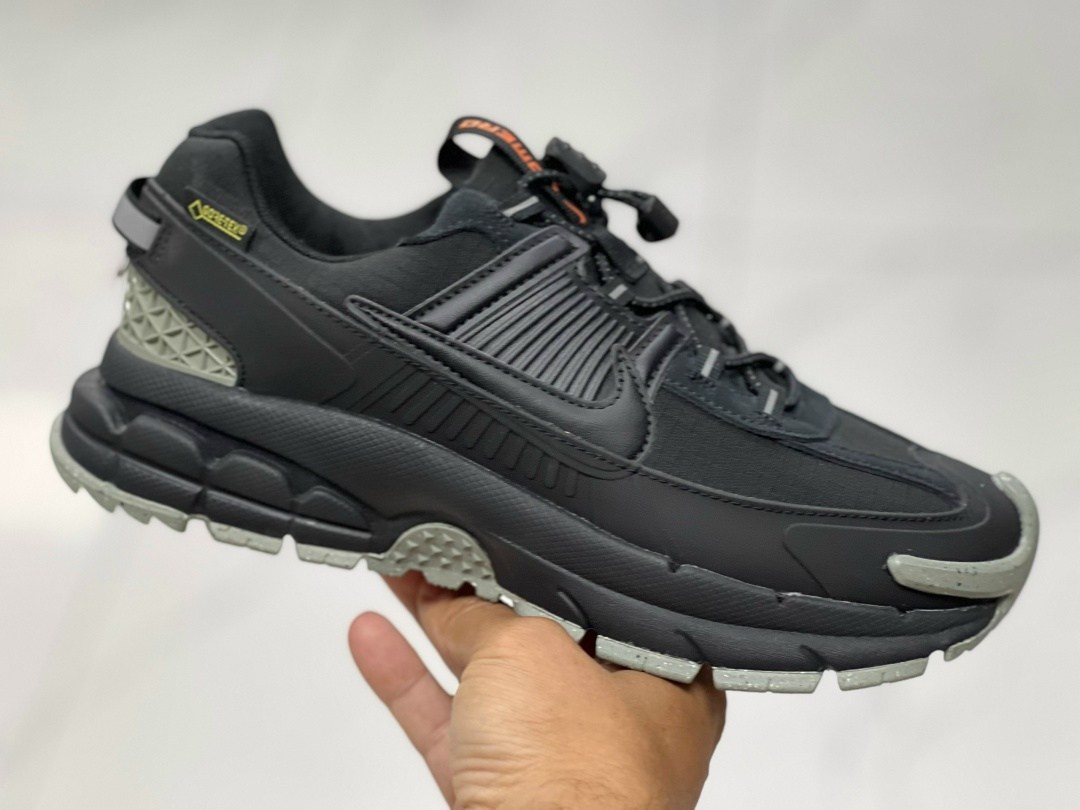 кроссовки nike air zoom vomero 5,черные кроссовки zoom vomero roam nike black racer blue,кроссовки nike zoom vomero 5 roam,кроссовки nike zoom vomero 5 roam черный мужской,кроссовки