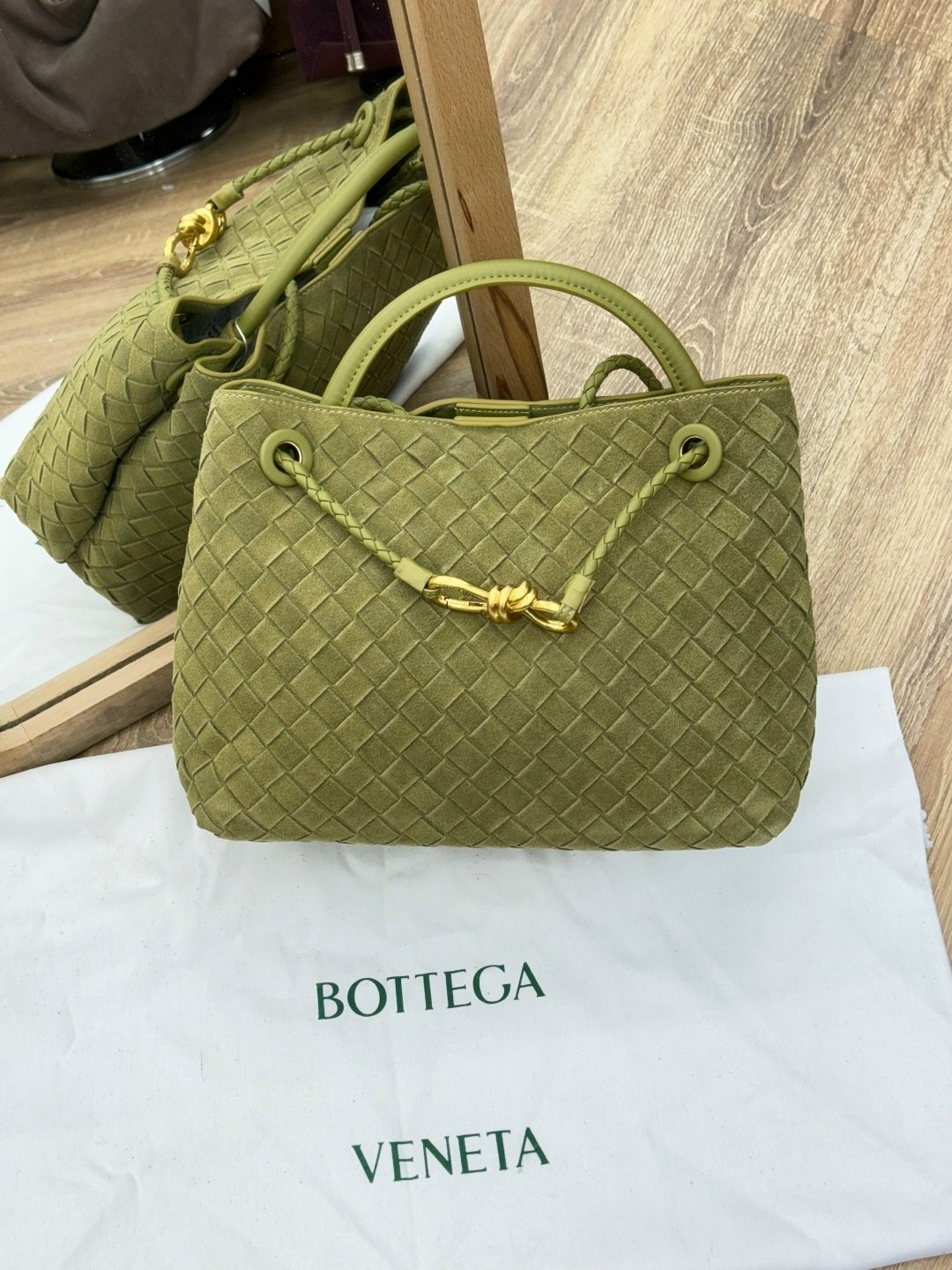 женская сумка bottega veneta,bottega veneta сумка,сумка bottega,оливковая кожаная сумка bottega veneta andiamo large,сумка на плечо bottega veneta