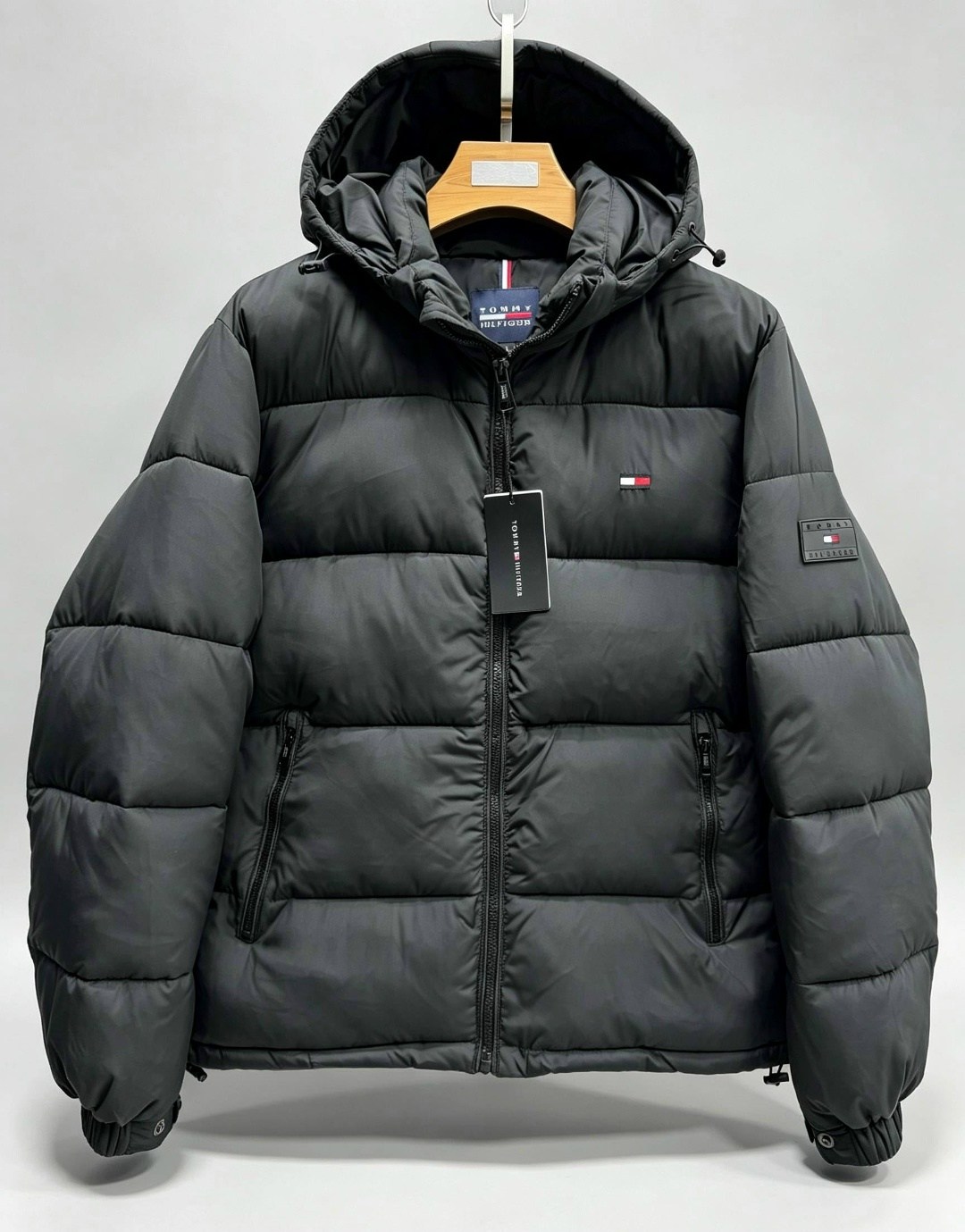 куртка зимняя tommy hilfiger,зимняя куртка томми хилфигер,мужская зимняя куртка tommy hilfiger,пуховик свободного кроя tommy jeans черный,куртка томми хилфигер черная