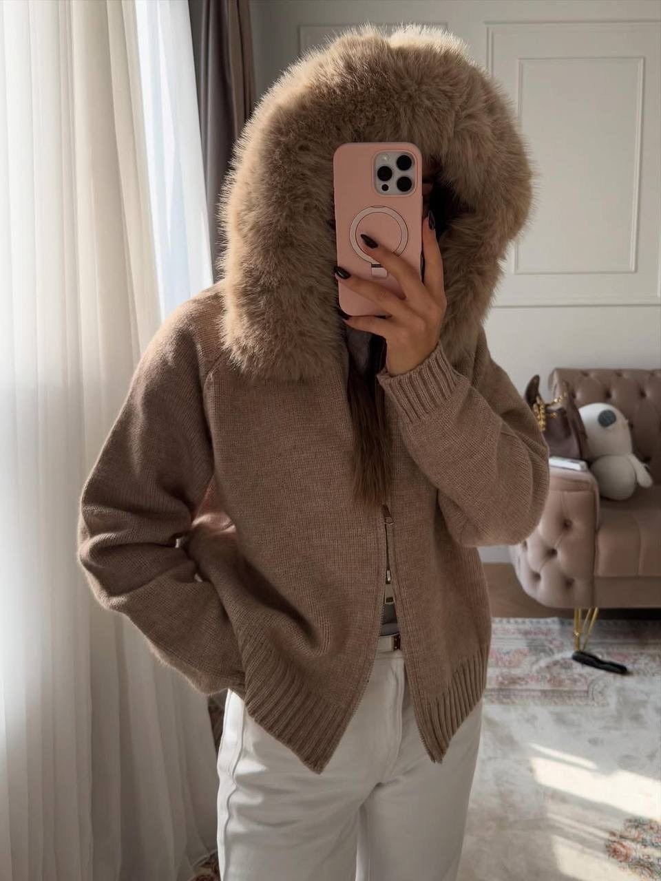 кофта с мехом,молочно-белый вязаный кардиган с большим меховым воротником и капюшоном,кардиган с мехом,женский свободный вязаный кардиган с большим меховым воротником,вязаный кардиган с отложным ворот