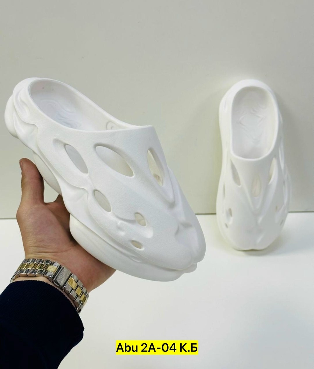 ,adidas yeezy foam runner mxt moon,шлепанцы женские,пляжная ,шлепки с дырками