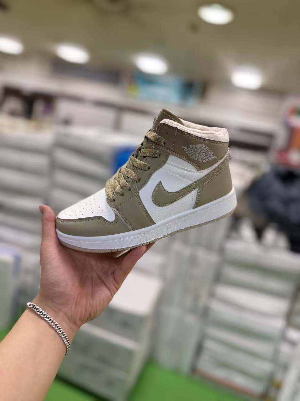 nike air jordan 1 mid,air jordan 1 mid,nike air jordan 1 mid milan,nike air jordan 1 mid se,кроссовки женские nike air jordan 1