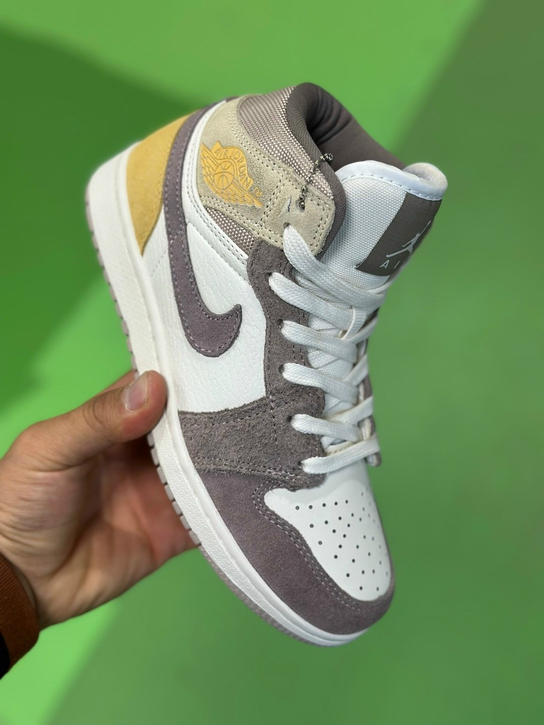 nike air jordan 1 mid se,женские кроссовки nike air jordan 1 mid,кроссовки найк джордан фиолетовые,кроссовки найк air jordan,nike air jordan 1 mid