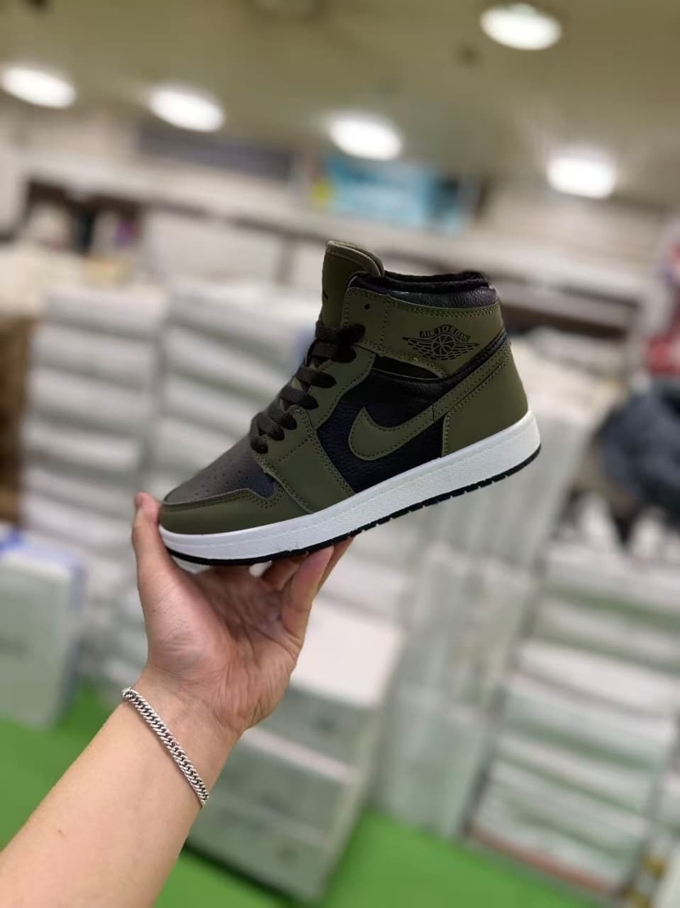 nike air jordan 1 mid,air jordan 1 mid,nike air jordan 1 mid milan,nike air jordan 1 mid se,кроссовки женские nike air jordan 1