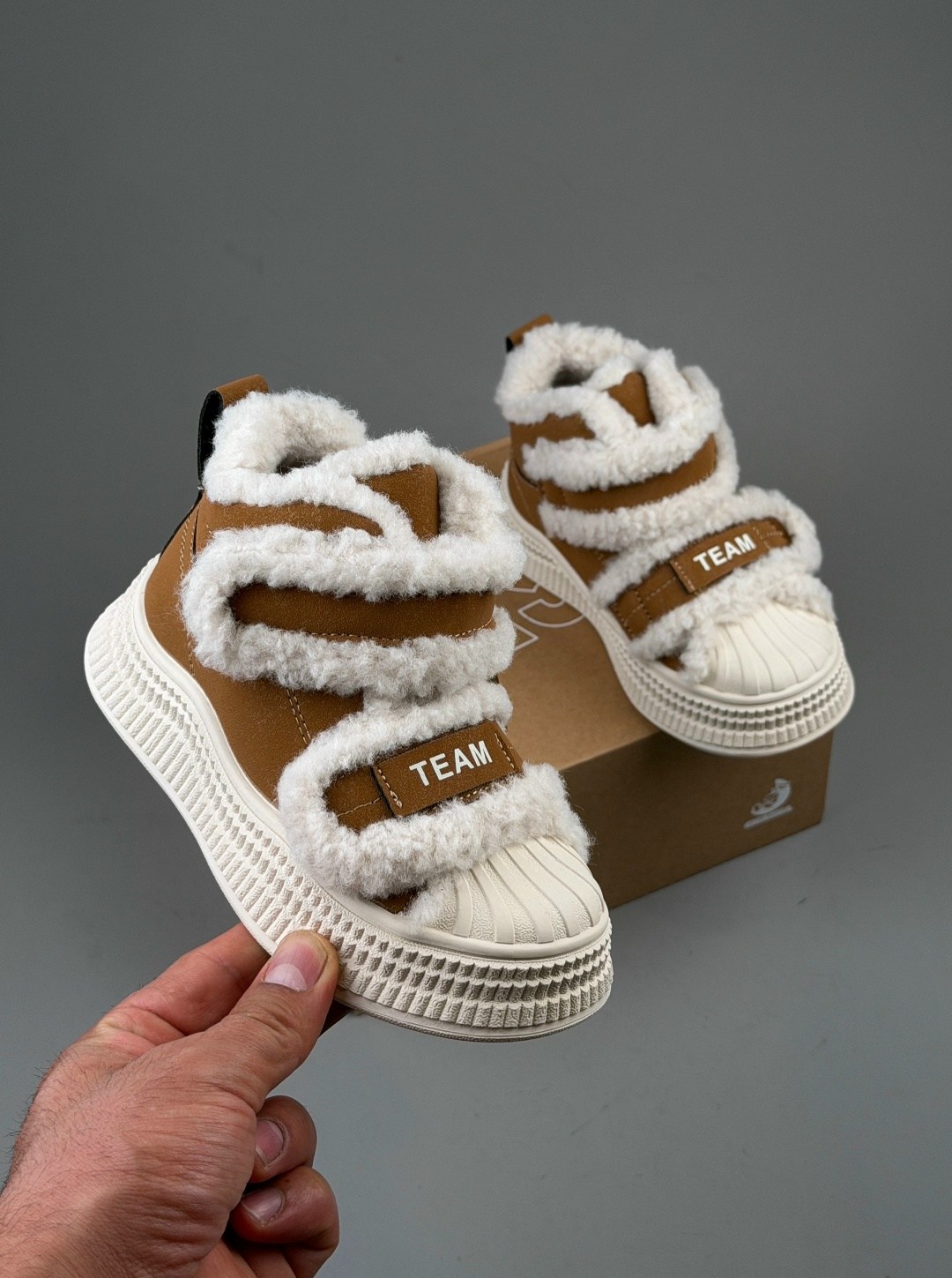 , женская, детская,зимняя  женская,кроссовки зимние на меху chanel