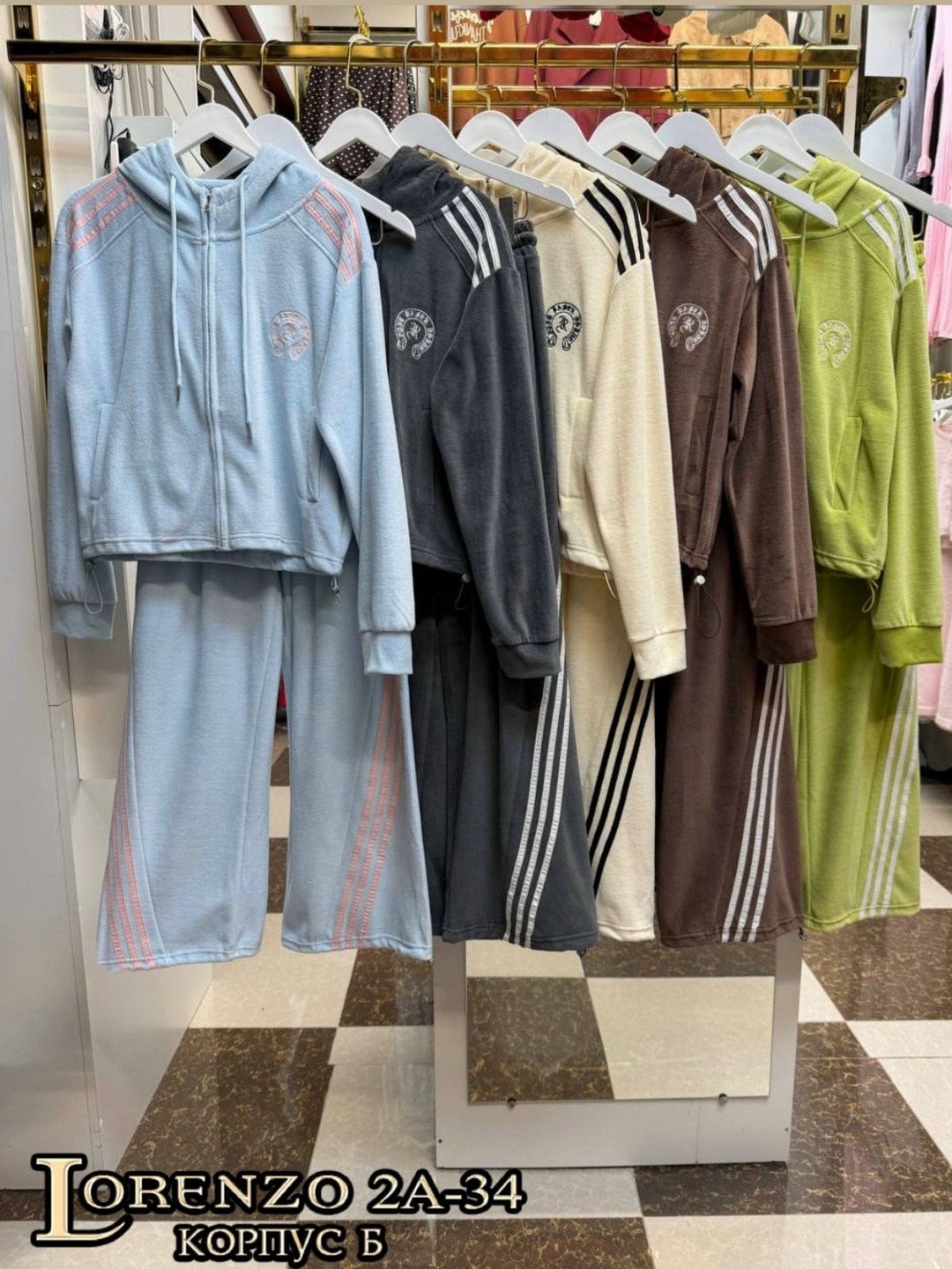 велюровый спортивный костюм,модные костюмы,костюм спортивный,костюм,женские костюмы