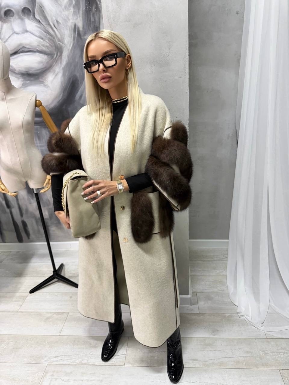 утепленное кашемировое пальто с мехом соболя,пальто с мехом,утепленное кашемировое пальто с мехом куницы,пальто с соболем,пальто двустороннее из 100% кашемира с соболем
