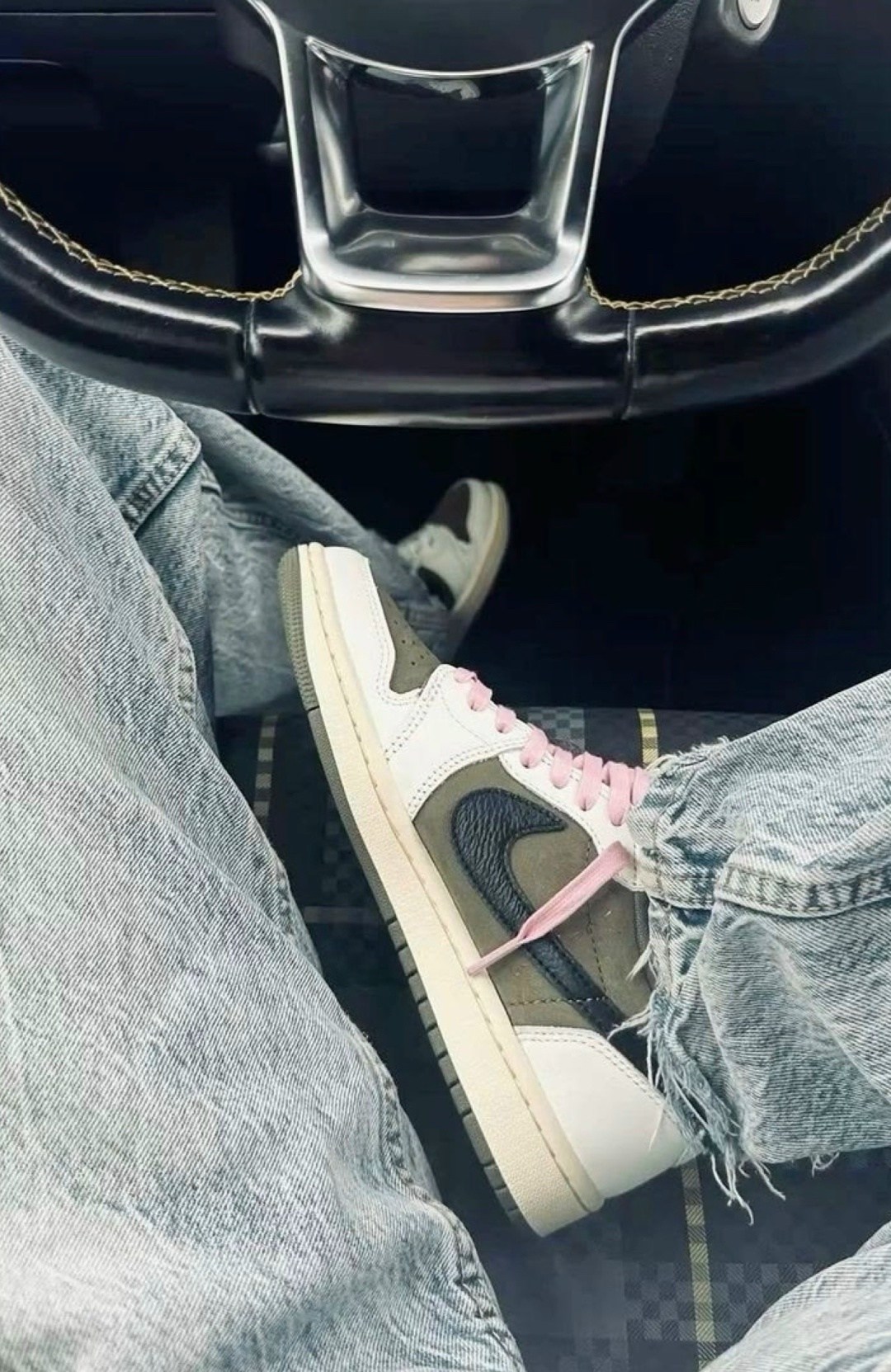 кроссовки travis scott x air jordan 1 low og,кроссовки travis scott x nike air jordan 1 low,кроссовки nike air jordan 1 low travis scott olive,кроссовки travis scott x air jordan 1 low,nike air jordan