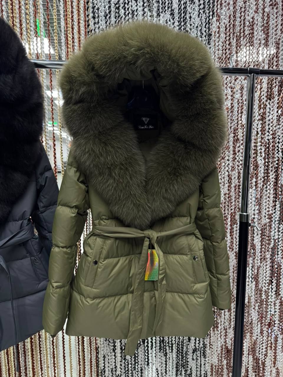 женские пуховики,женский пуховик moncler,пуховик женский монклер,пуховик с натуральным мехом,пуховики с мехом