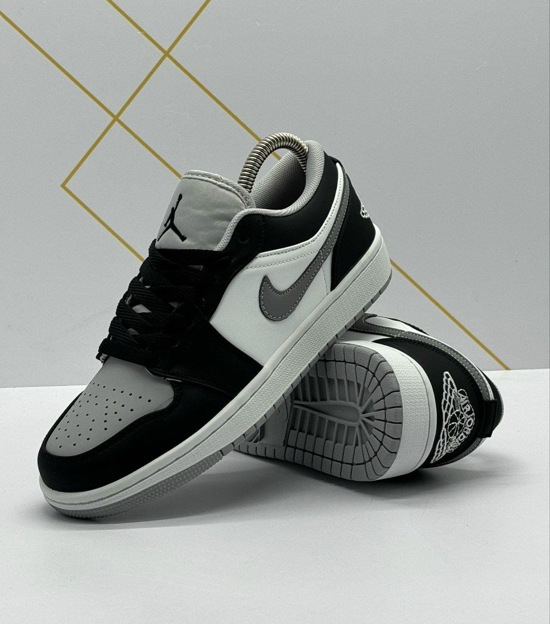 кроссовки nike air jordan 1 low,nike air jordan 1 low,кроссовки air jordan 1 low,air jordan 1 low shadow toe,женские кроссовки air jordan 1 low