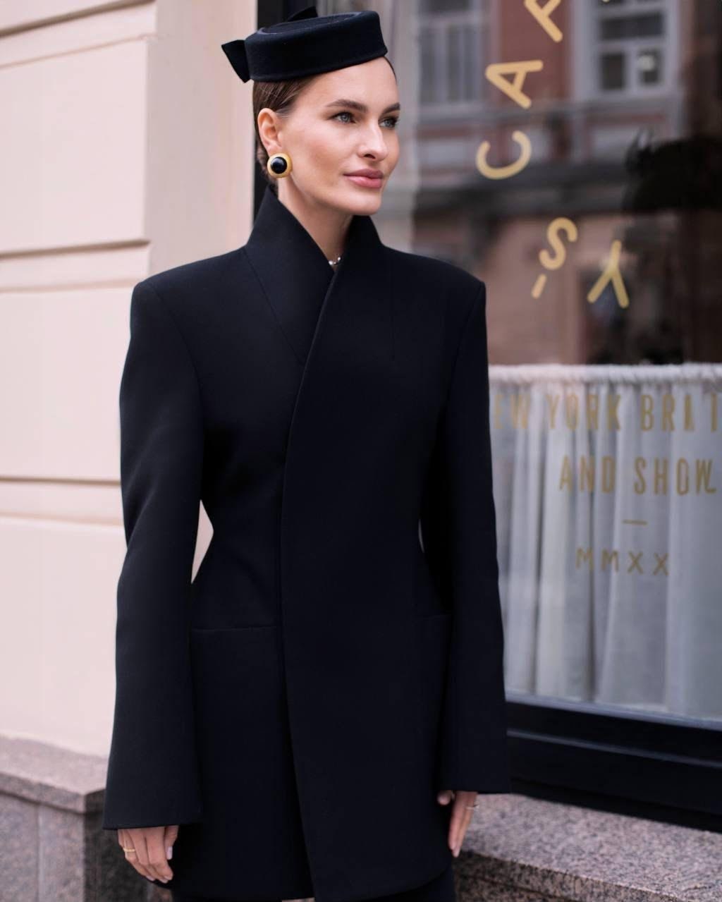 черное женское пальто,пальто жакет balenciaga приталенный,пальто жакет balenciaga,приталенное пальто,женское пальто