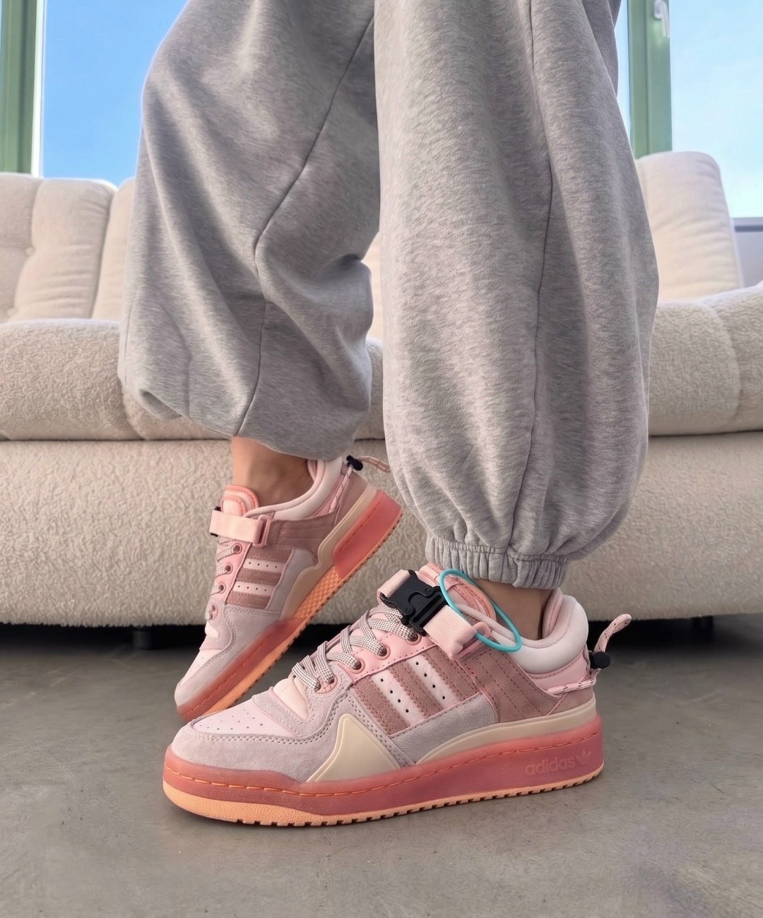 кроссовки adidas женские,кроссовки adidas,adidas bad bunny forum розовые,кроссовки bad bunny x adidas forum buckle low цвет розовый,розовый adidas