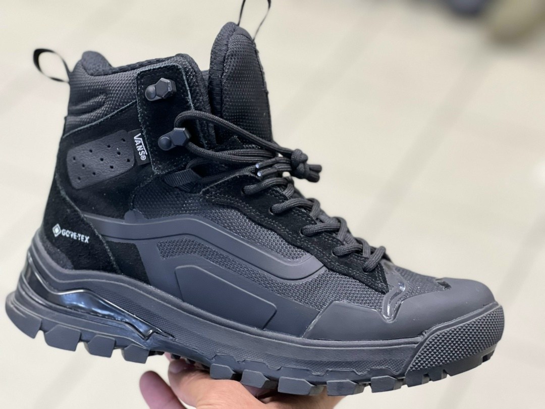 vans ultrarange exo hi mte,кроссовки vans ultrarange,vans ultrarange exo,мужские ботинки,черные кроссовки