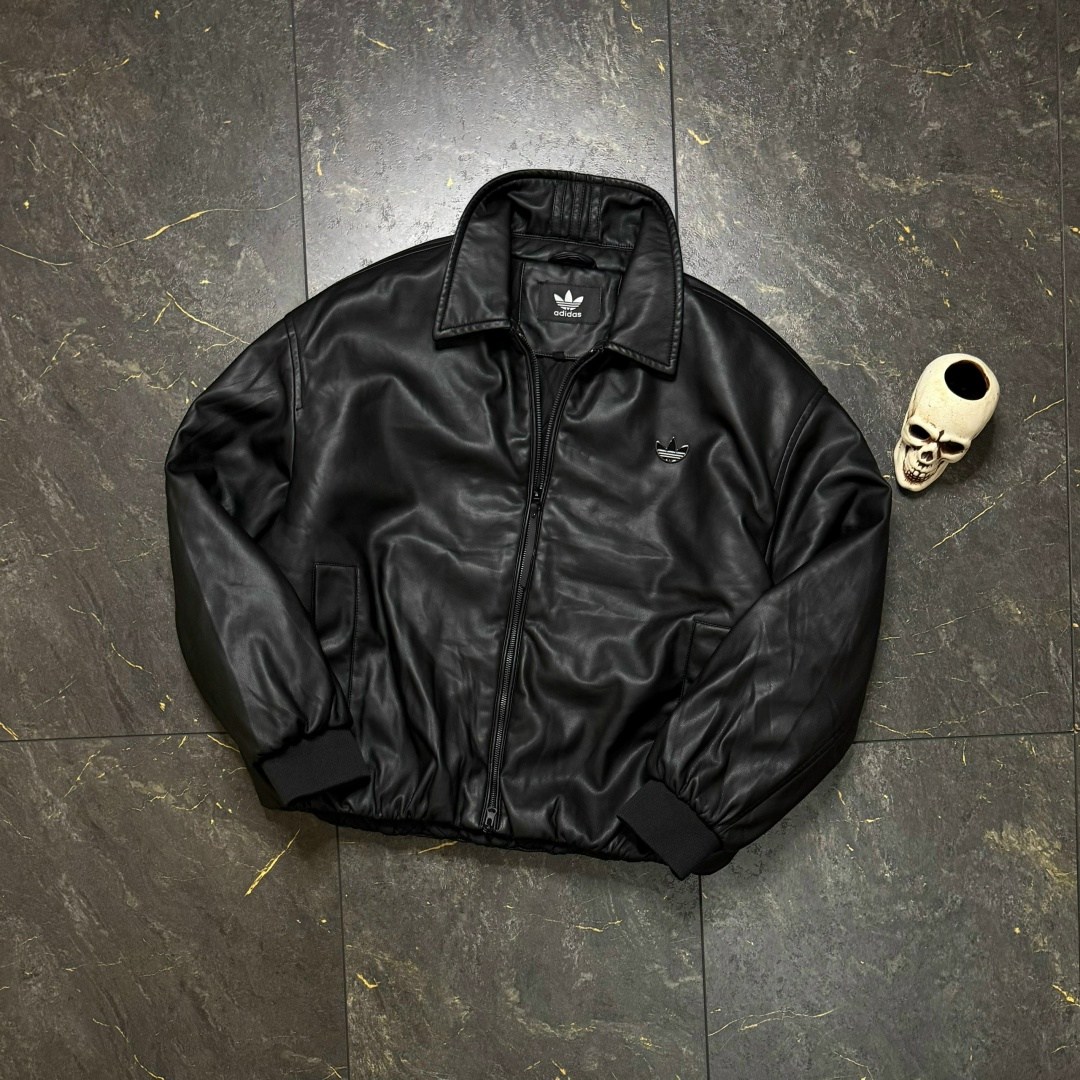 кожаная куртка adidas originals 2003,куртка кожаная adidas originals,adidas originals chaqueta classic street embossed leather jacket black,мужская кожаная куртка adidas originals черного цвета,куртка