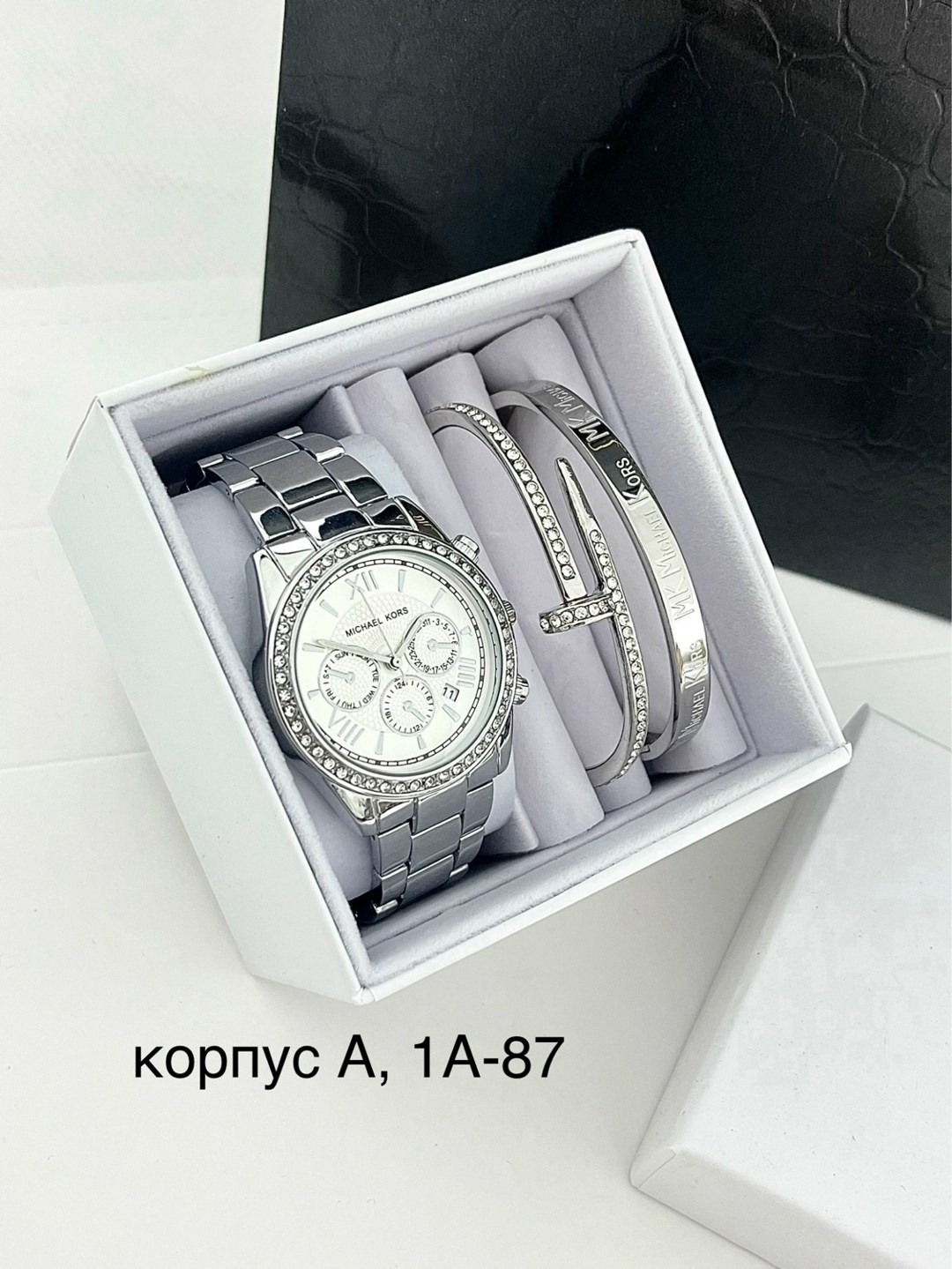 подарочный набор часы 2 браслета и коробка,набор часы,женские наручные часы подарочный набор,женские наручные часы с браслетом подарочный набор,часы наручные с браслетом подарочный набор