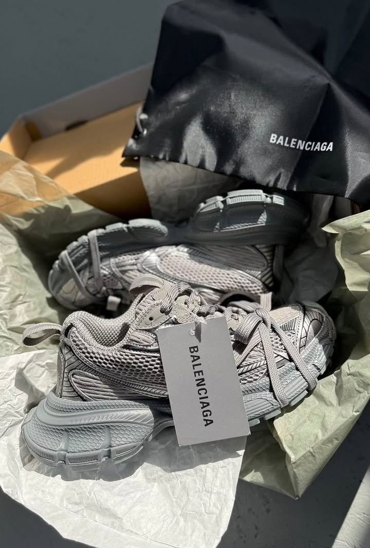 кроссовки balenciaga balenciaga кроссовки,кроссовки balenciaga на шнуровке,кроссовки легкие универсальные balenciaga,кроссовки balenciaga женские,кроссовки на высокой подошве balenciaga