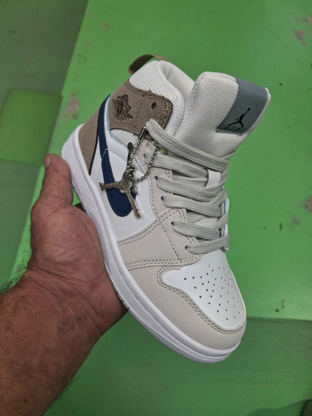 nike air jordan 1 mid,air jordan 1 mid royal blue laser orange,air jordan 1 mid,nike air jordan 1,nike air jordan 1 mid se