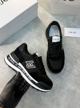 Кроссовки