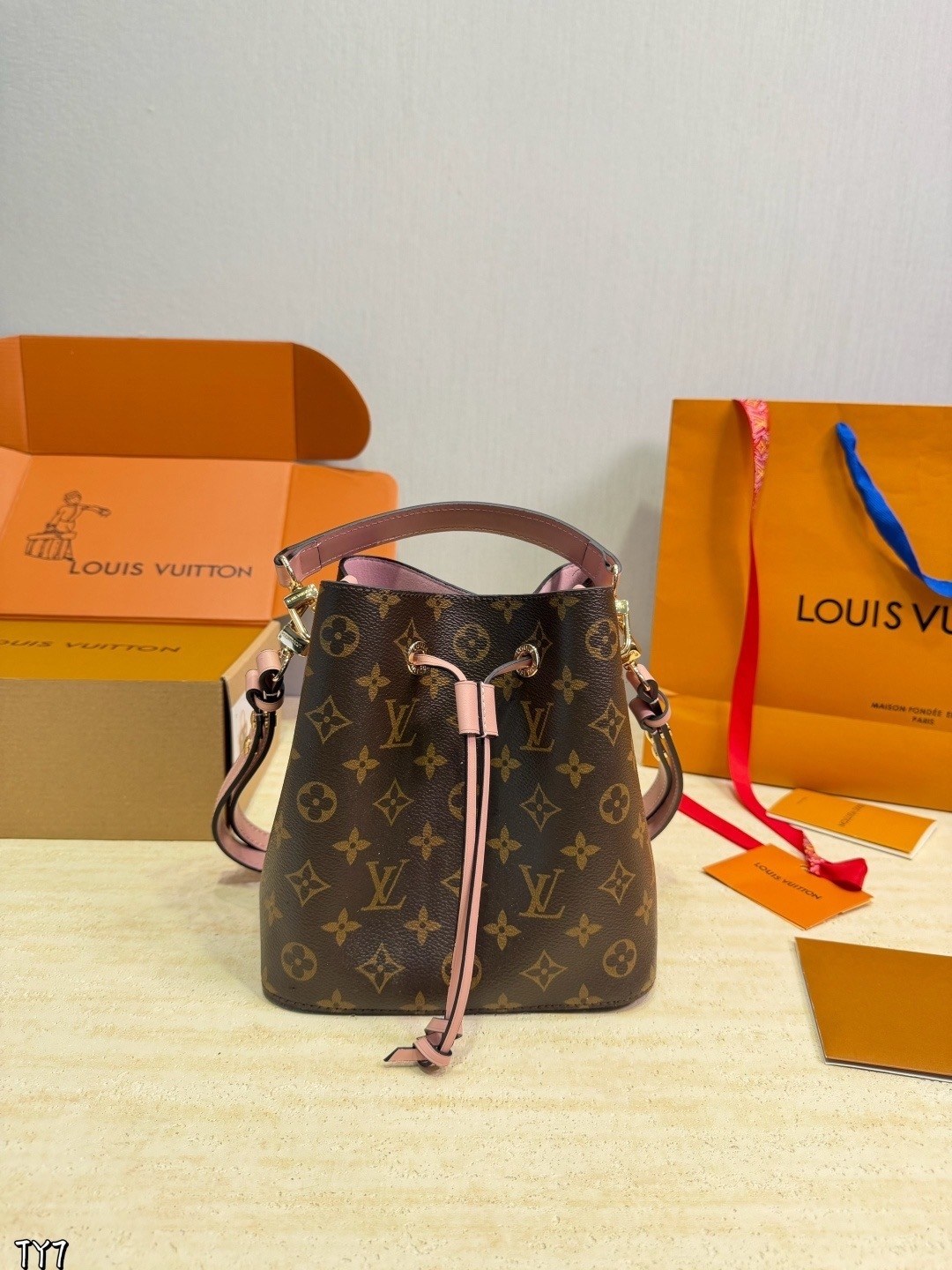 сумка louis vuitton,louis vuitton сумка на плечо,louis vuitton сумка ведро,сумка луи виттон,женская сумка louis vuitton