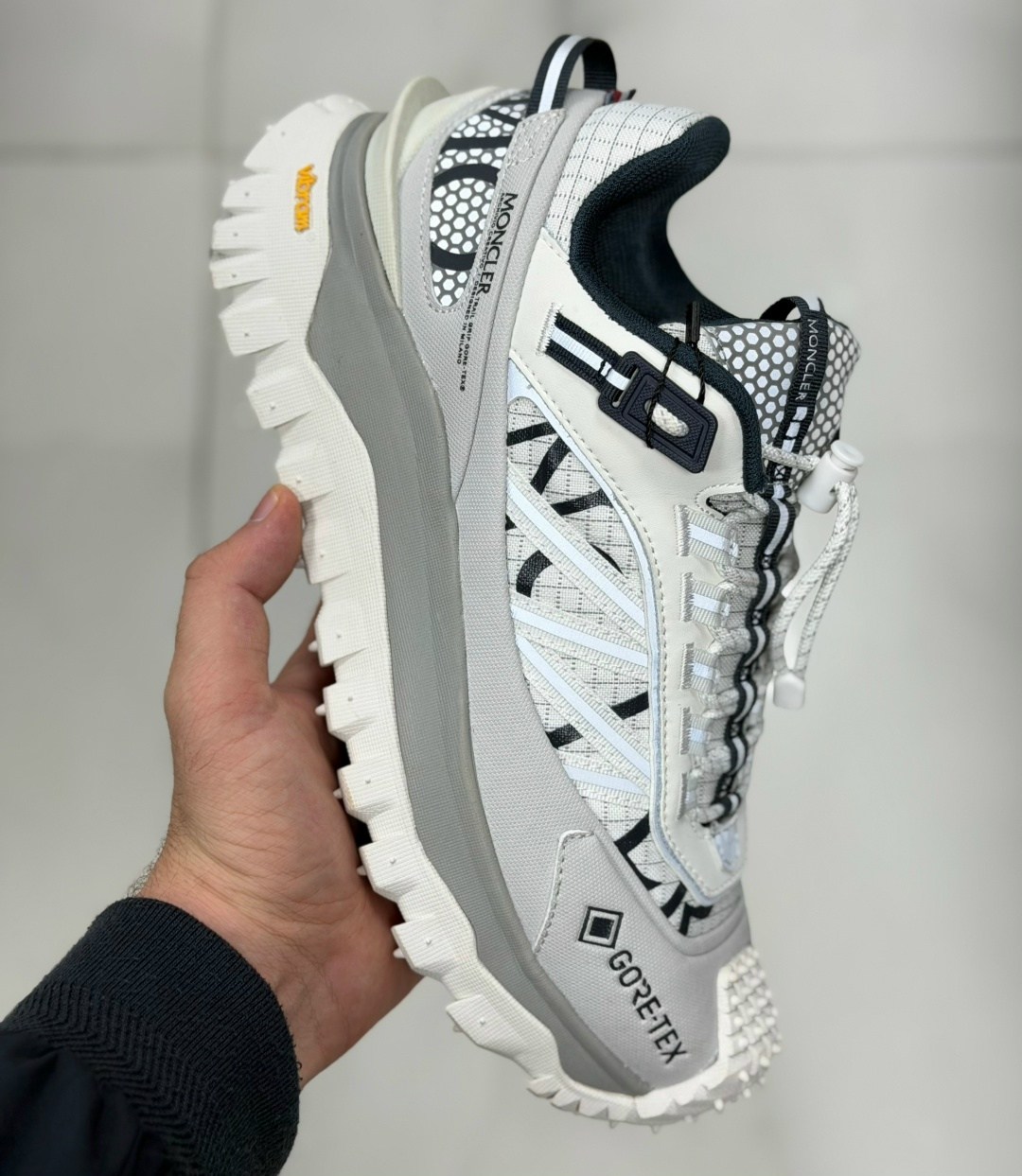 кроссовки moncler trailgrip low top серый,кроссовки moncler,спортивные кроссовки,спортивная ,низкие кроссовки
