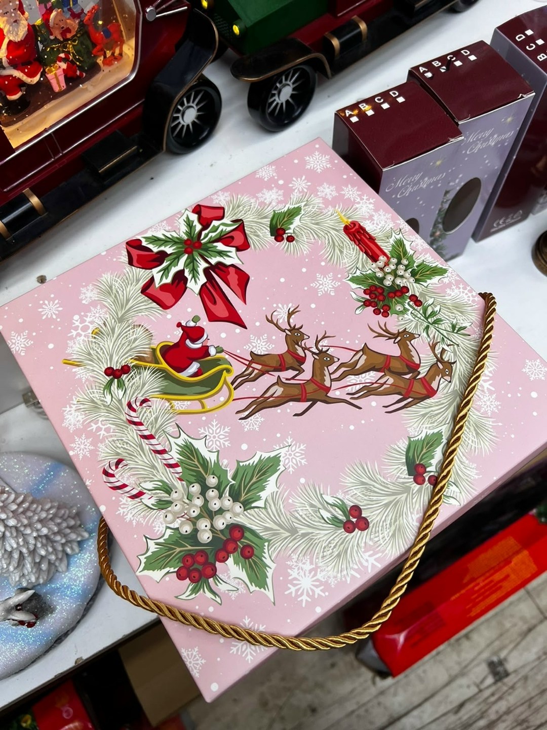 подарочная новогодняя коробка,коробка новогодняя,новогодние подарочные наборы,коробка подарочная новогодняя «рождественский город» 34×14×35.5 см,новогодние коробки