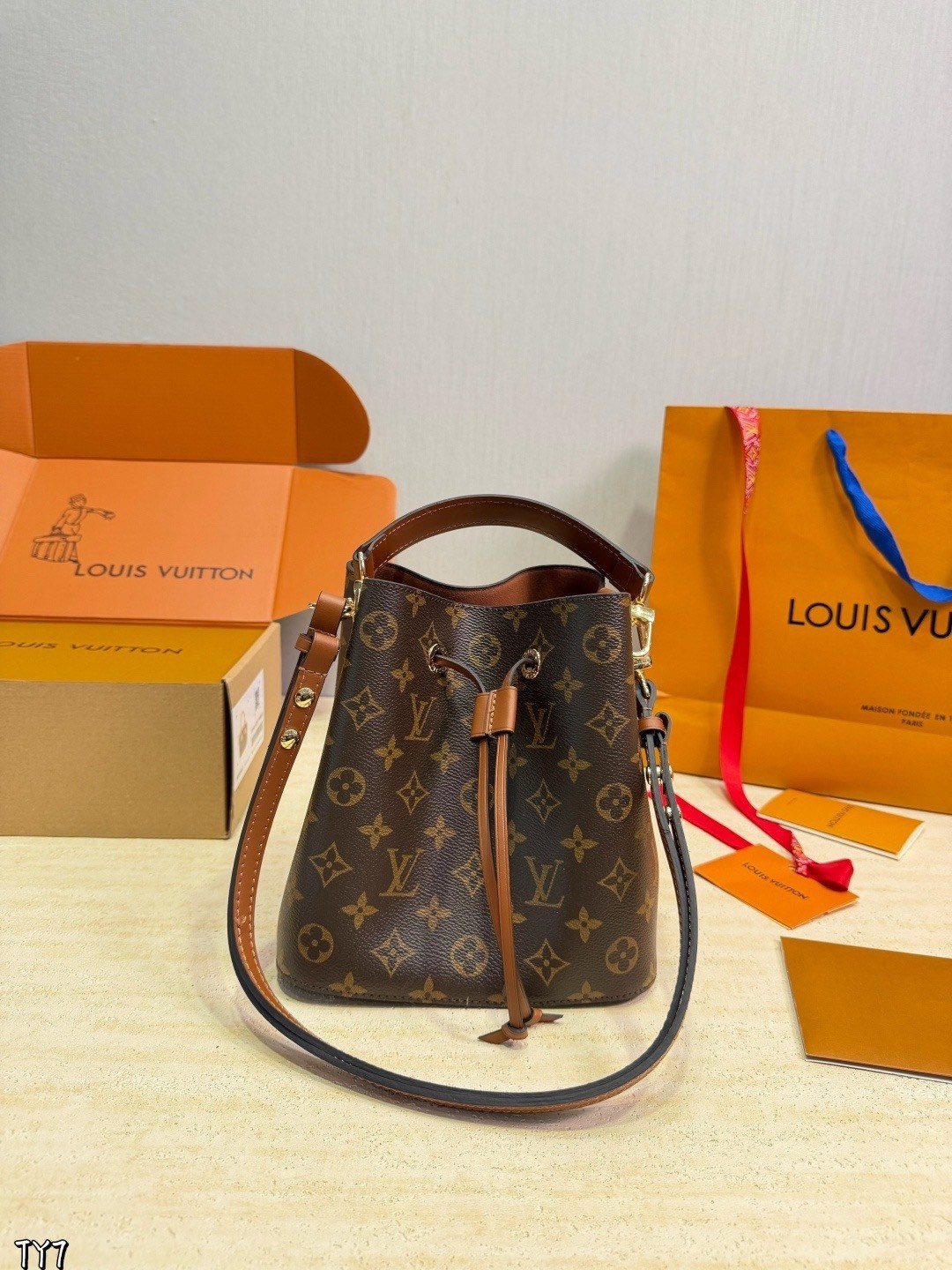 сумка louis vuitton,louis vuitton сумка на плечо,louis vuitton сумка ведро,сумка луи виттон,женская сумка louis vuitton