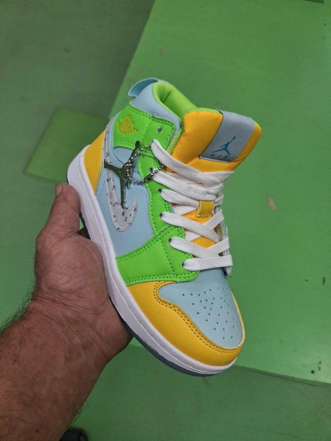 nike air jordan 1 mid,air jordan 1 mid royal blue laser orange,air jordan 1 mid,nike air jordan 1,nike air jordan 1 mid se