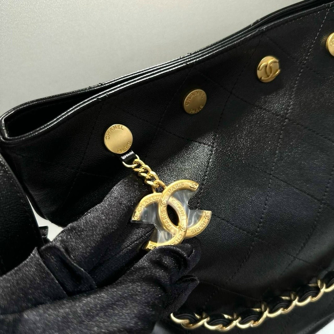 chanel сумка,сумки шанель,женская сумка chanel,женская черная кожаная сумка chanel shopping bag,chanel черная кожаная сумка через плечо для женщин