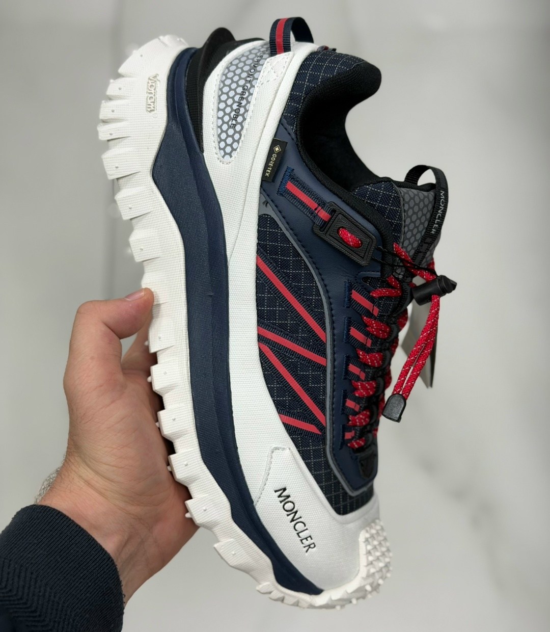 кроссовки moncler trailgrip low top серый,кроссовки moncler,спортивные кроссовки,спортивная ,низкие кроссовки