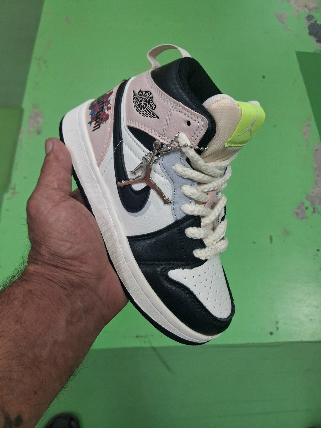 nike air jordan 1 mid,air jordan 1 mid royal blue laser orange,air jordan 1 mid,nike air jordan 1,nike air jordan 1 mid se