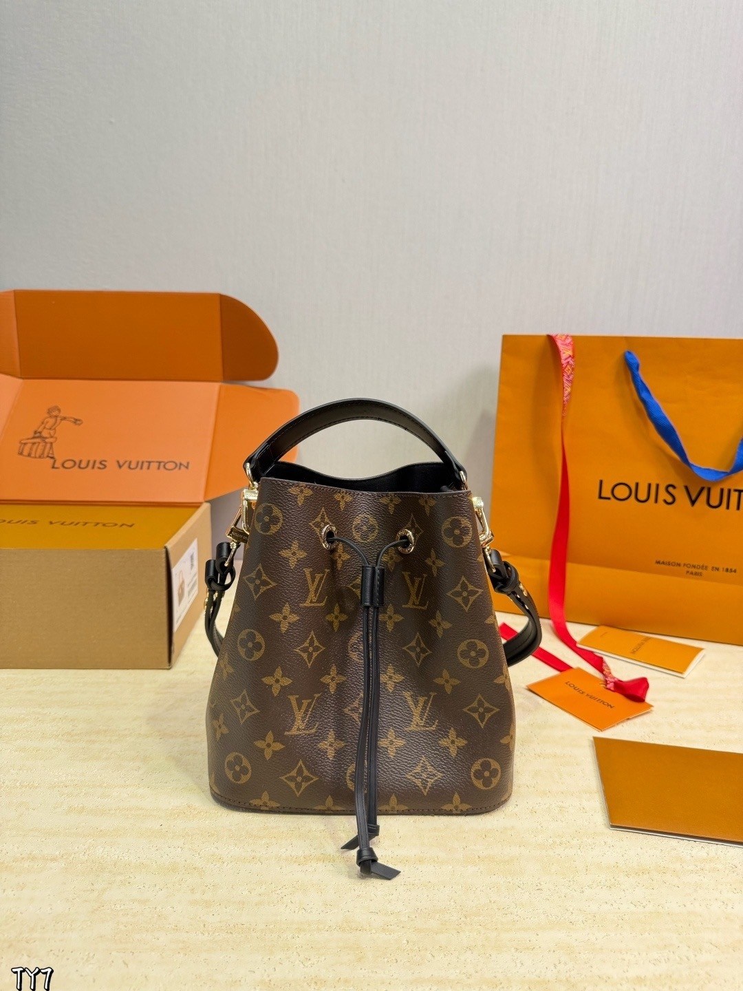 сумка louis vuitton,louis vuitton сумка на плечо,louis vuitton сумка ведро,сумка луи виттон,женская сумка louis vuitton