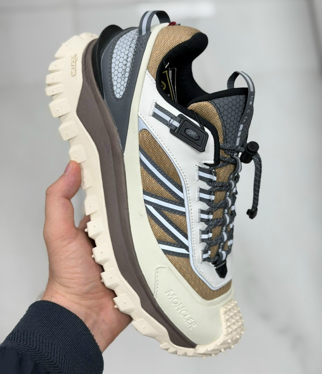 кроссовки moncler trailgrip low top серый,кроссовки moncler,спортивные кроссовки,спортивная ,низкие кроссовки