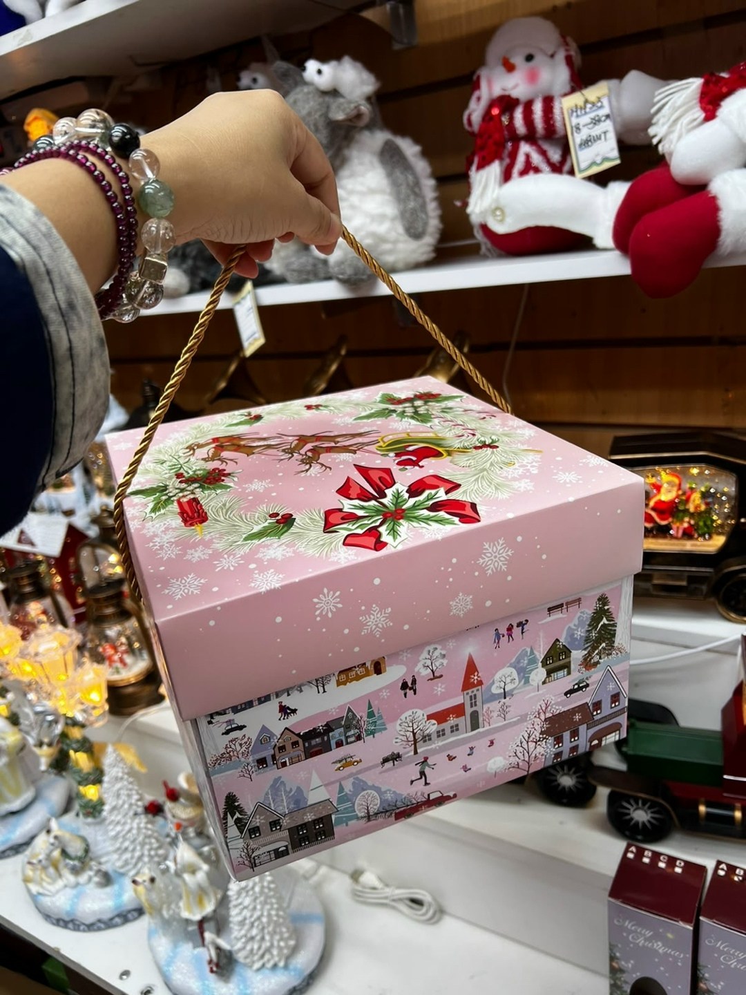 подарочная новогодняя коробка,коробка новогодняя,новогодние подарочные наборы,коробка подарочная новогодняя «рождественский город» 34×14×35.5 см,новогодние коробки