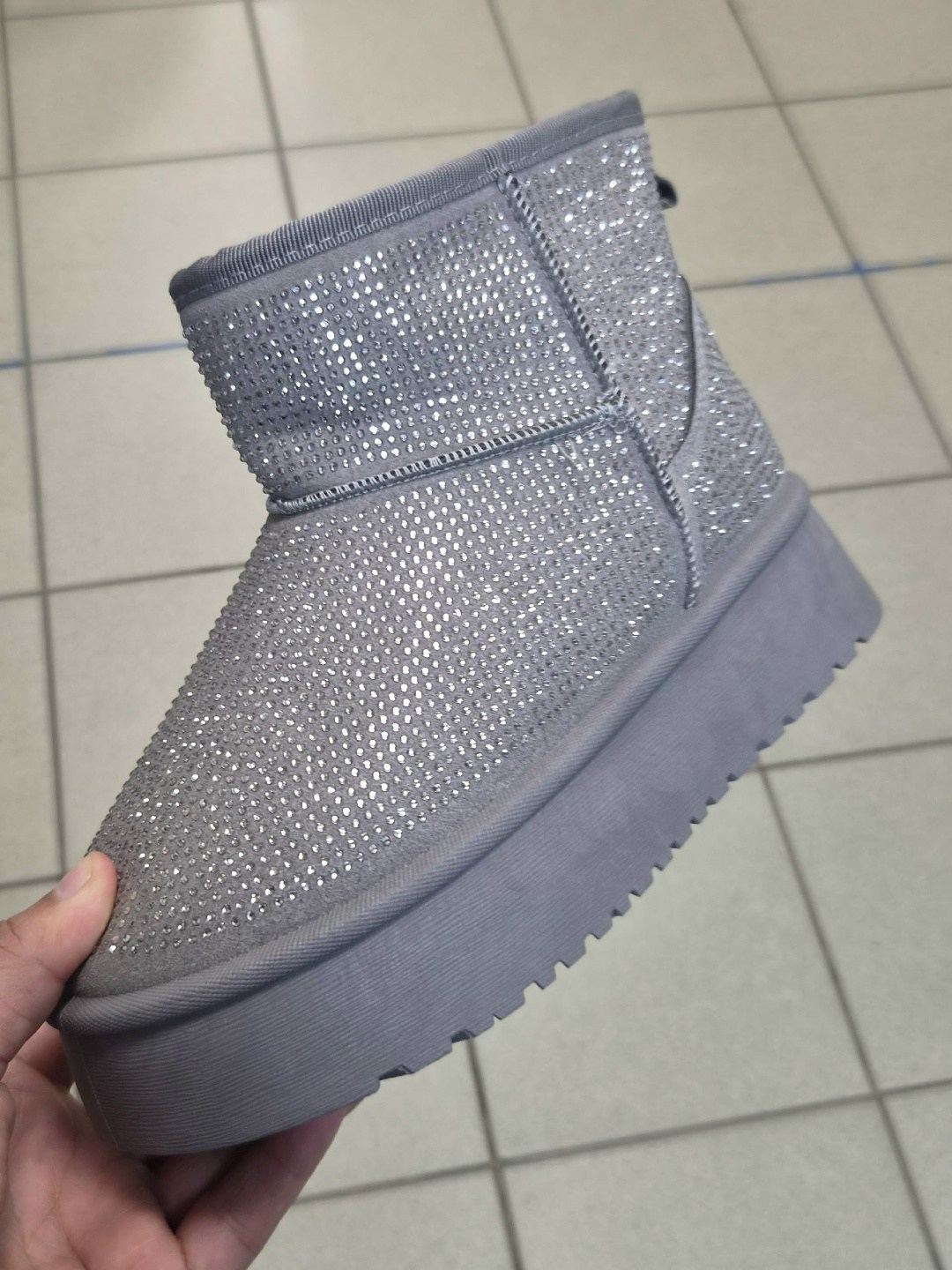 женские угги,угги,,женская зимняя ,модные угги